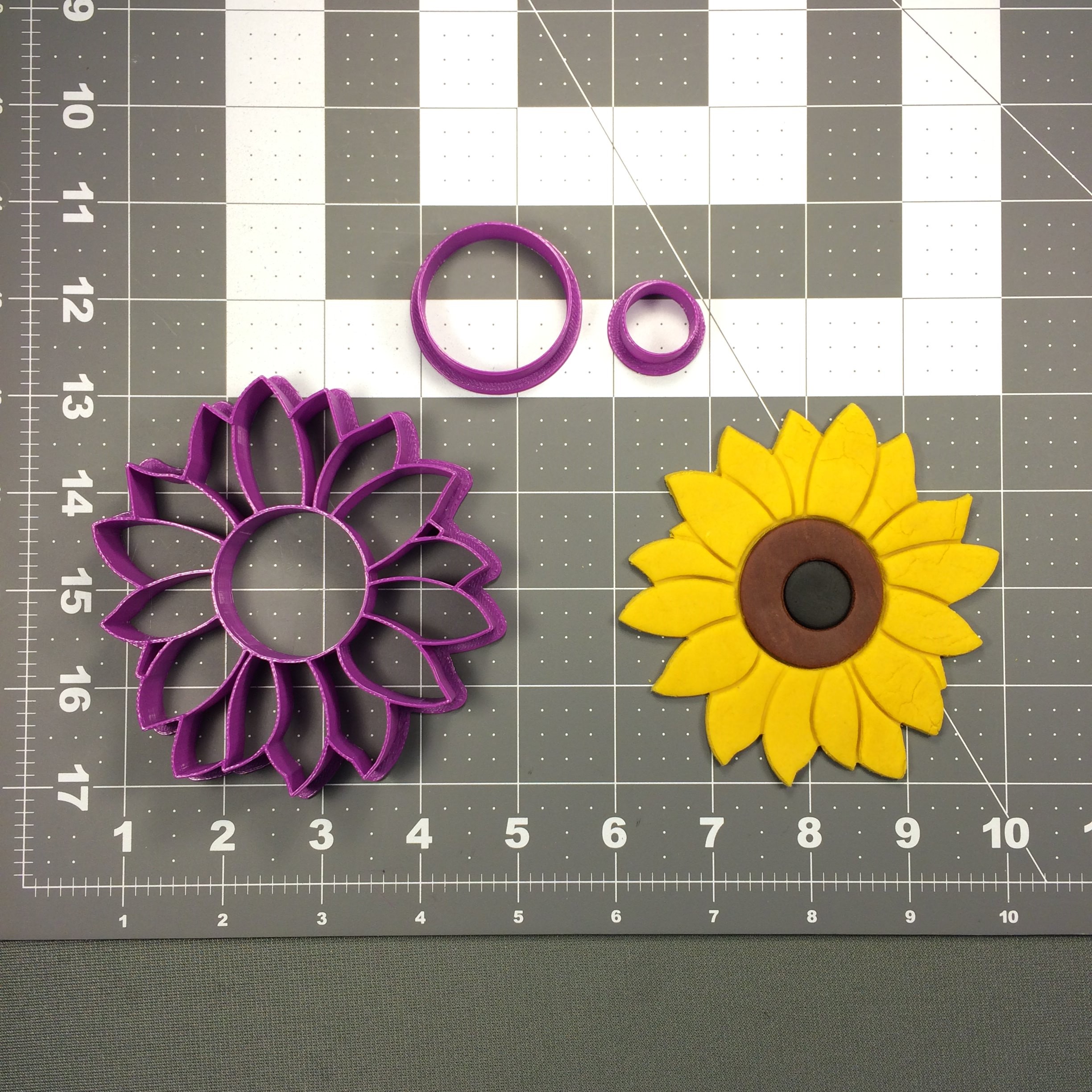Sunflower 266-B945 Cookie Cutter Set (4 inch)